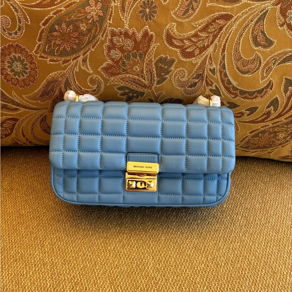 🩵 Michael Kors Tribeca Large Quilted Blue Crossbody Bag - Picture 3 of 17